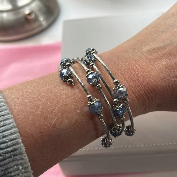 ‼️SALE‼️ Silver wrap around bracelet with blue beads - Picture 3 of 3